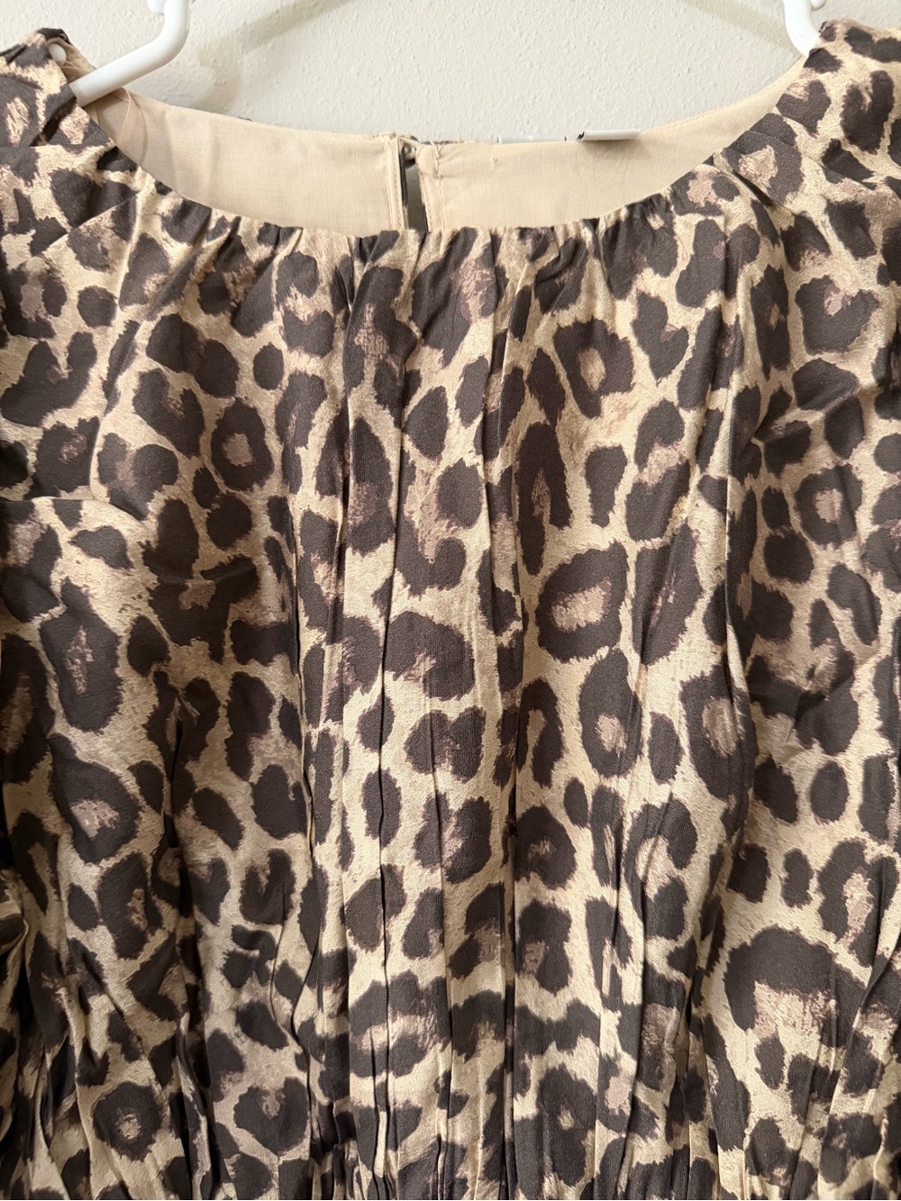 Joie NWT Leopard Print Puff Sleeve Smocked Waist Blouse Top Medium - Picture 6 of 10